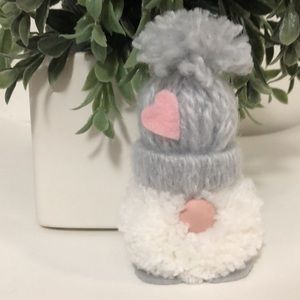 bobble hat Pom Pom yarn gnome